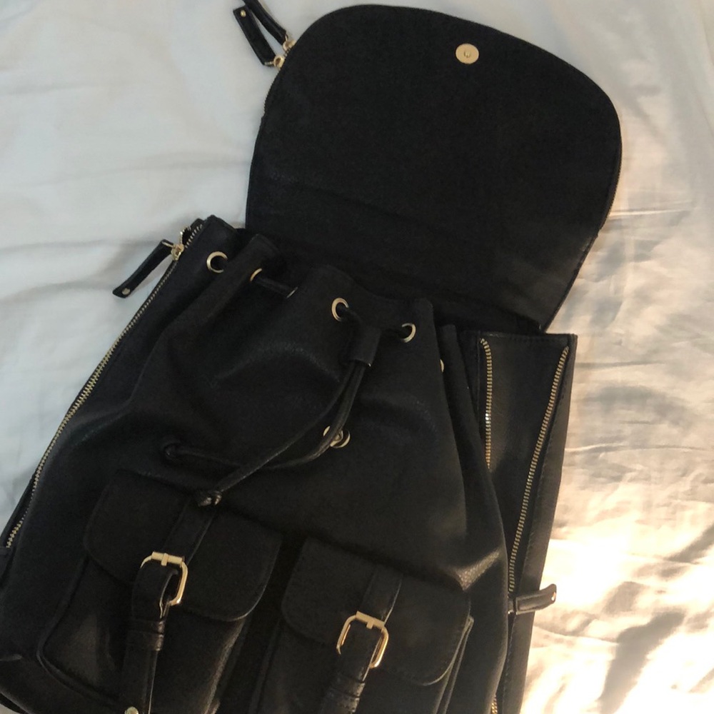Black backpack - Picture 3 of 3